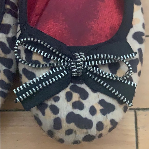 Leopard Print Flats with Zipper Bow on Front - Picture 2 of 5